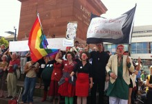 10 Clowns und 600 Demonstranten stören lautstark NPD-Kundgebung in Darmstadt